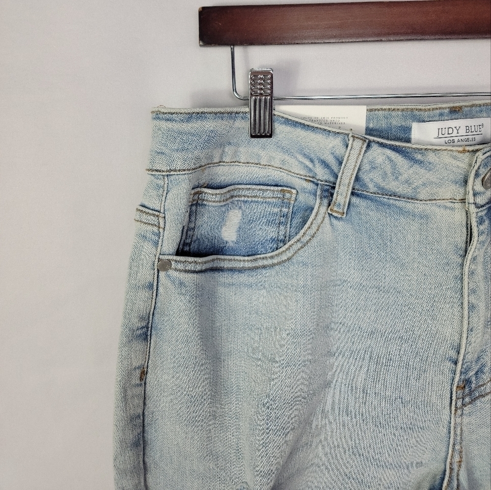 Women's Distressed Boyfriend fit Judy Blue jeans - Picture 4 of 6